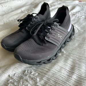 Women’s size 8 Oncloud